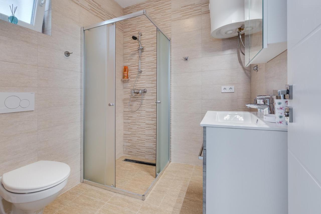 Apartmani Kastelina Vir Ngoại thất bức ảnh