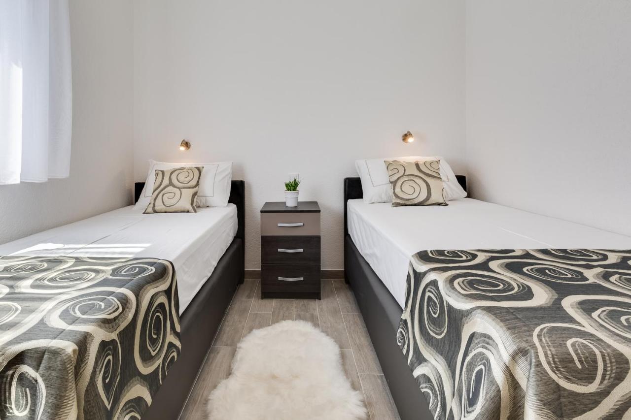 Apartmani Kastelina Vir Ngoại thất bức ảnh