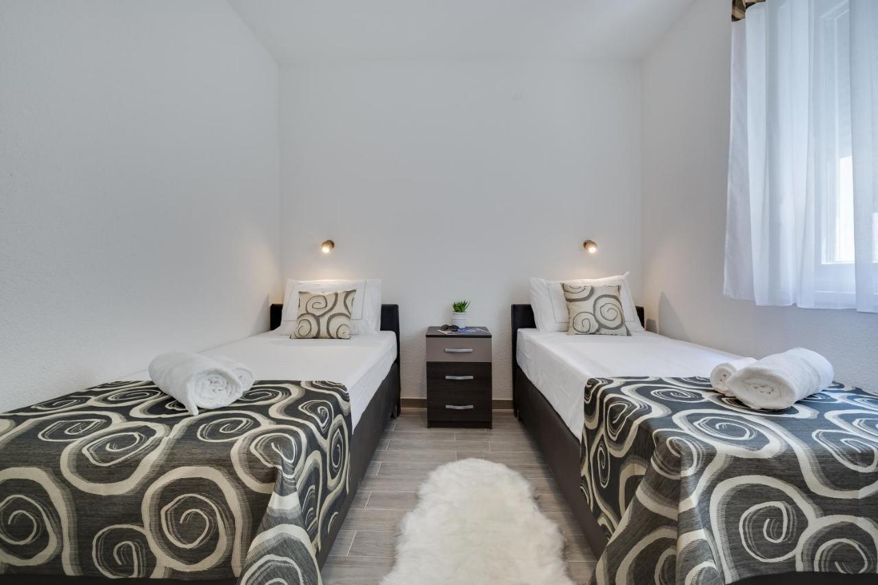 Apartmani Kastelina Vir Ngoại thất bức ảnh
