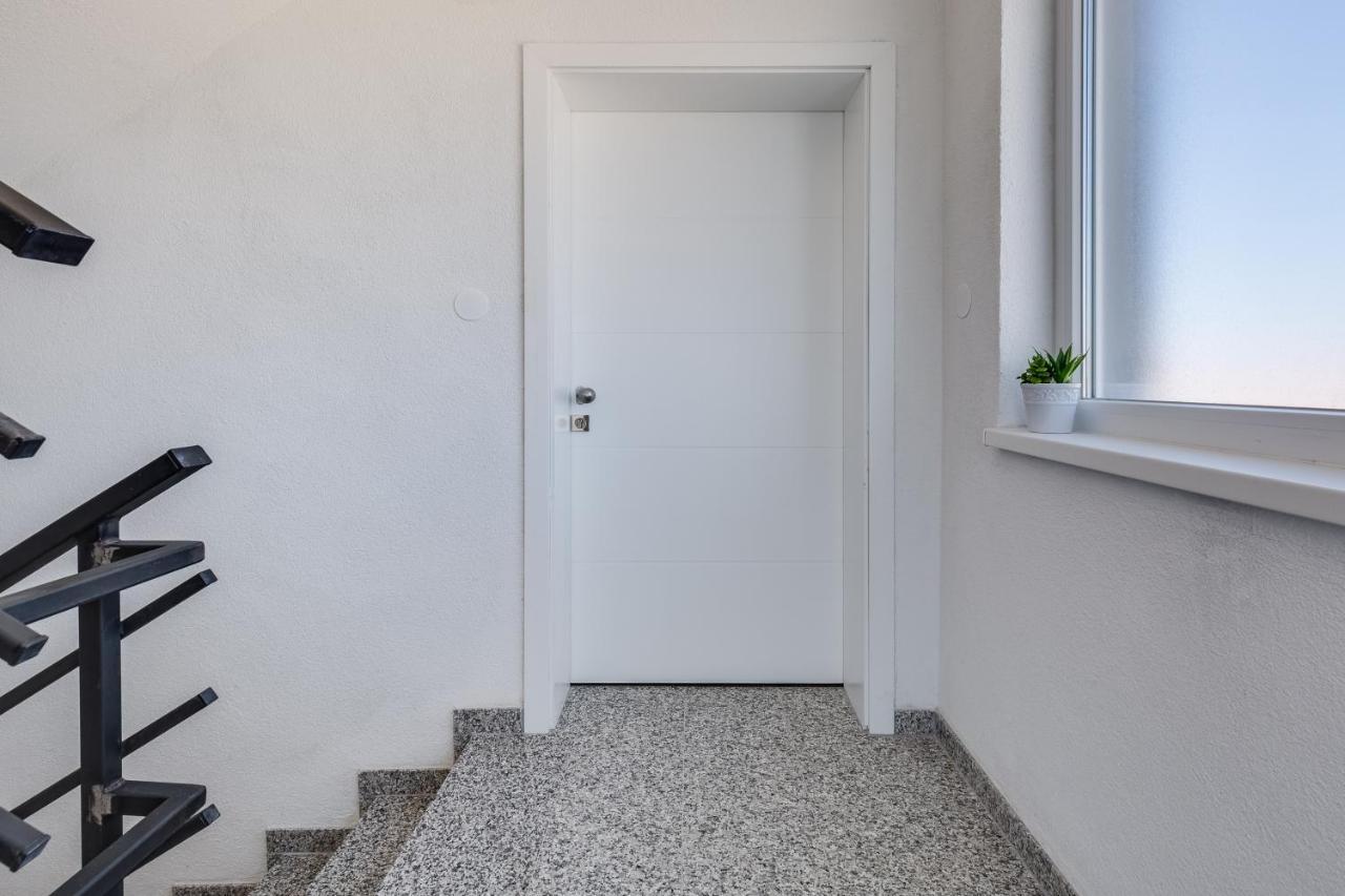 Apartmani Kastelina Vir Ngoại thất bức ảnh