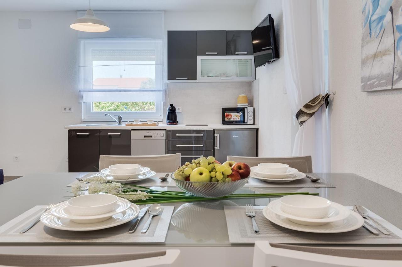 Apartmani Kastelina Vir Ngoại thất bức ảnh