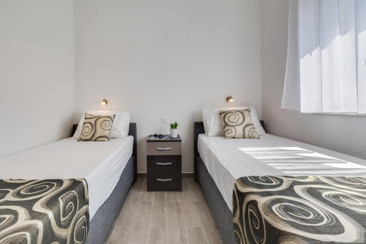 Apartmani Kastelina Vir Ngoại thất bức ảnh