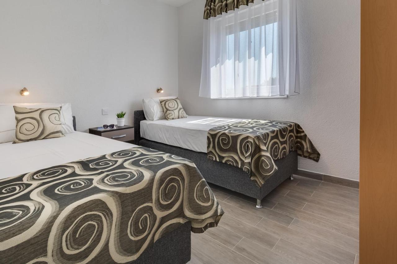Apartmani Kastelina Vir Ngoại thất bức ảnh