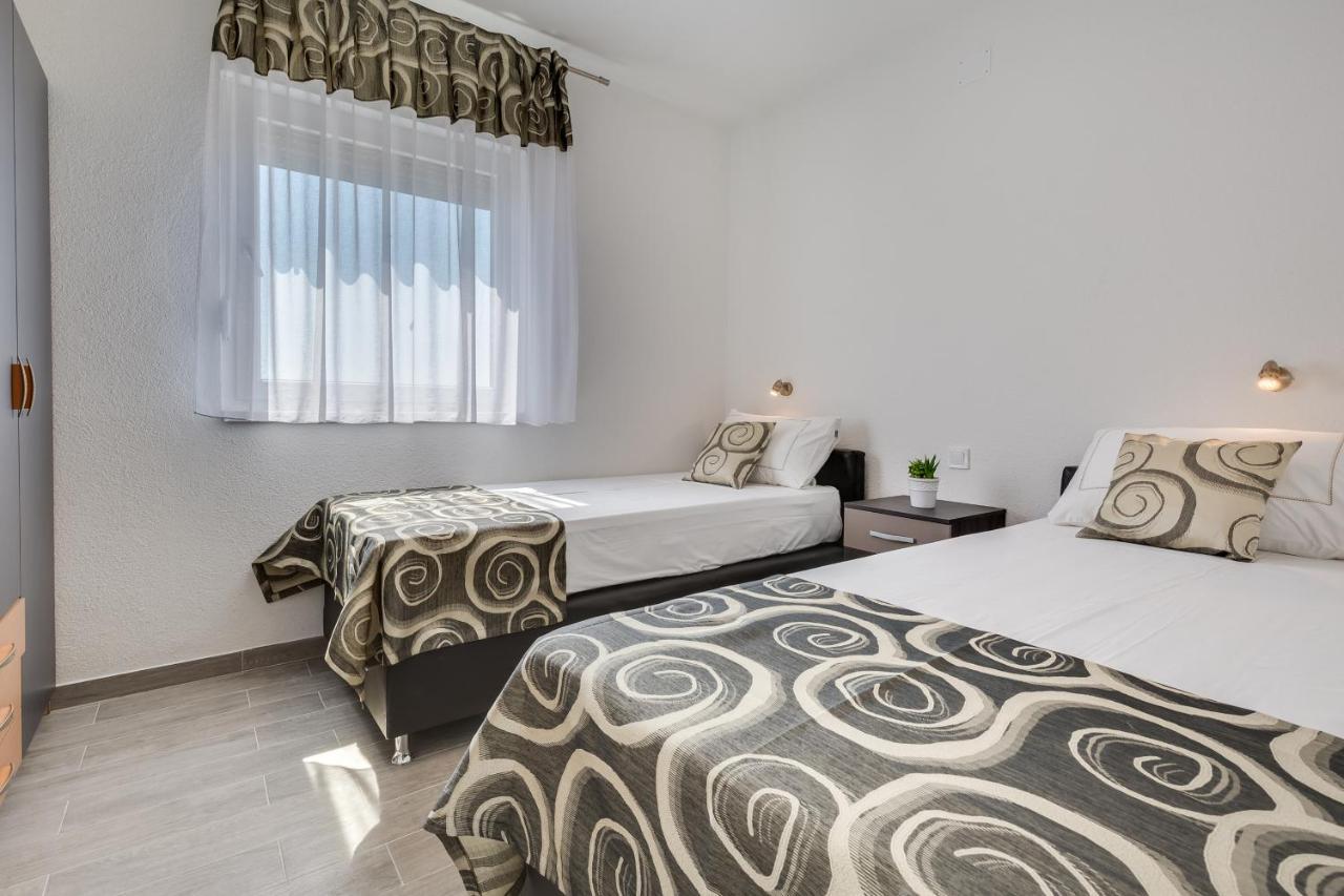 Apartmani Kastelina Vir Ngoại thất bức ảnh