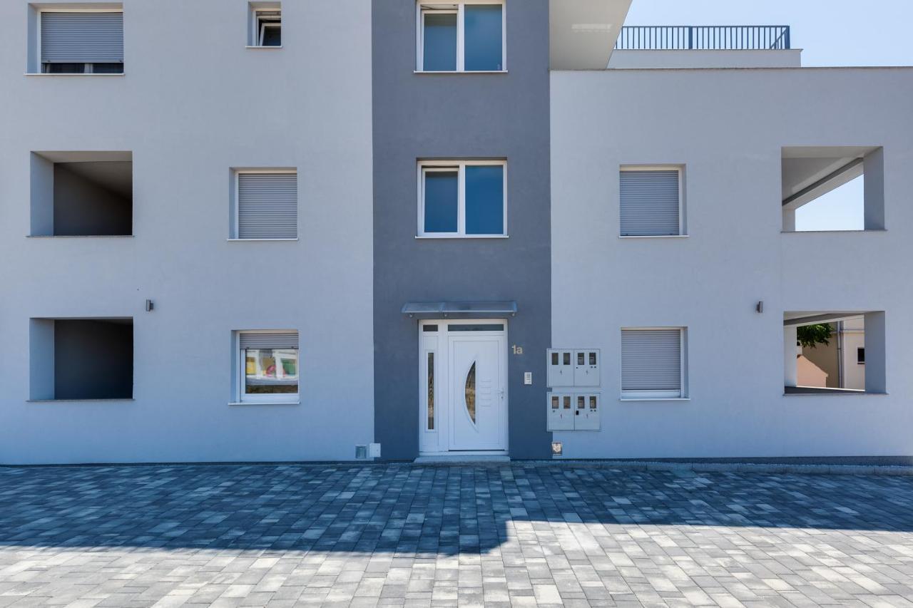 Apartmani Kastelina Vir Ngoại thất bức ảnh
