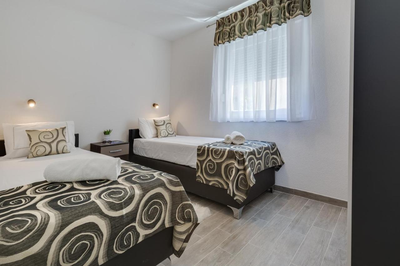 Apartmani Kastelina Vir Ngoại thất bức ảnh