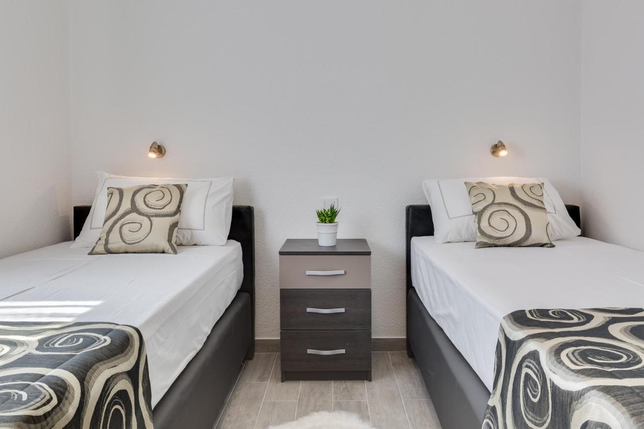 Apartmani Kastelina Vir Ngoại thất bức ảnh