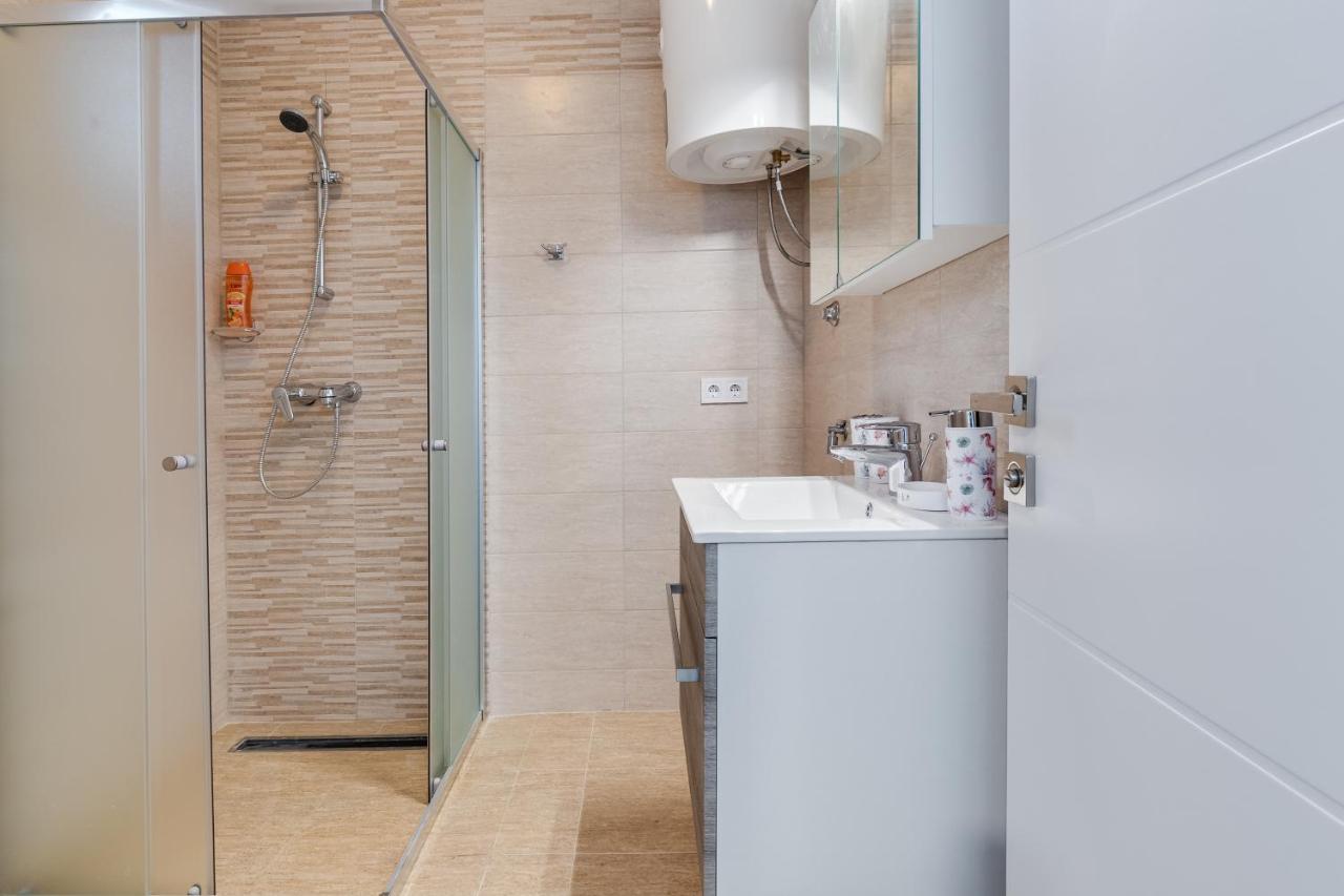Apartmani Kastelina Vir Ngoại thất bức ảnh