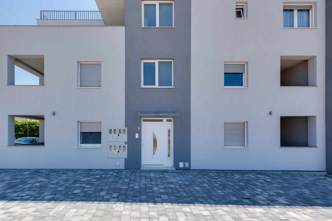 Apartmani Kastelina Vir Ngoại thất bức ảnh