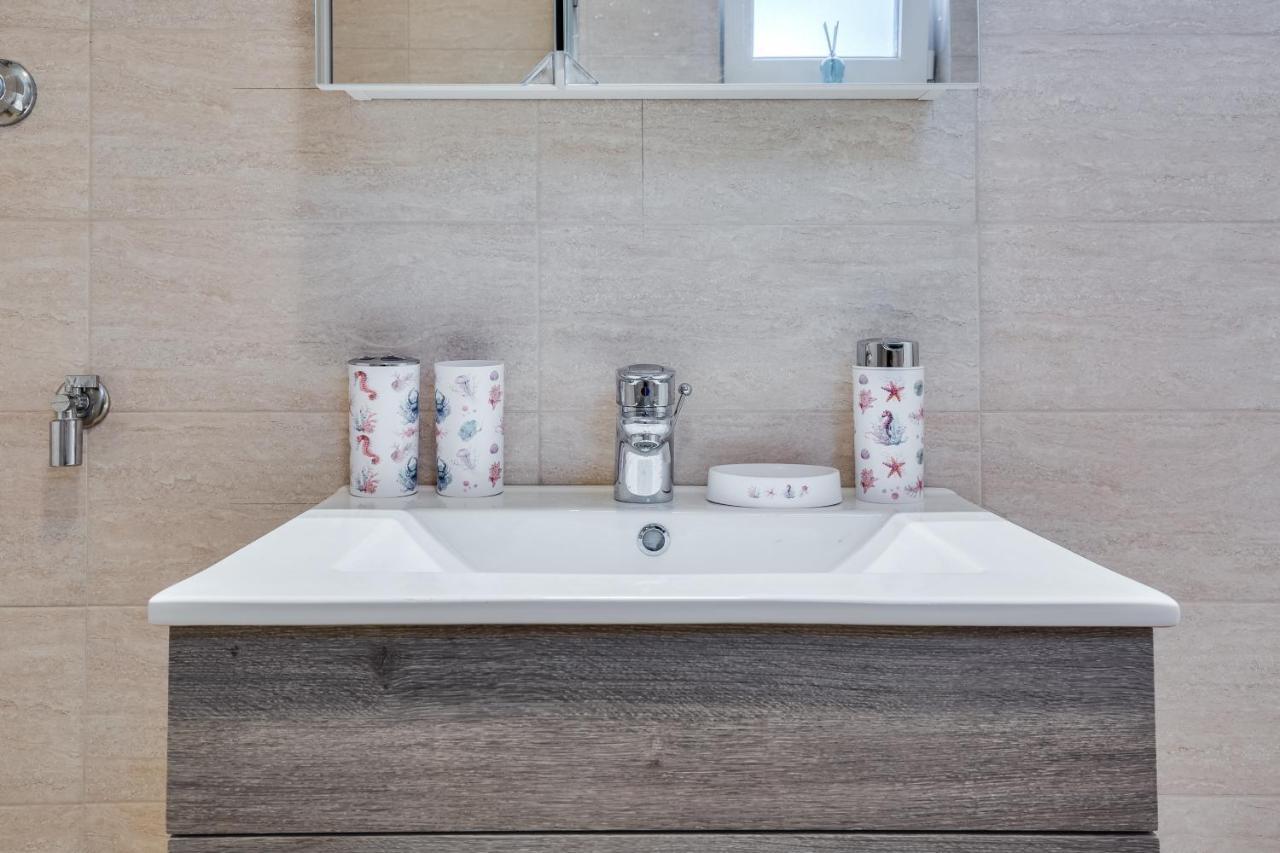 Apartmani Kastelina Vir Ngoại thất bức ảnh