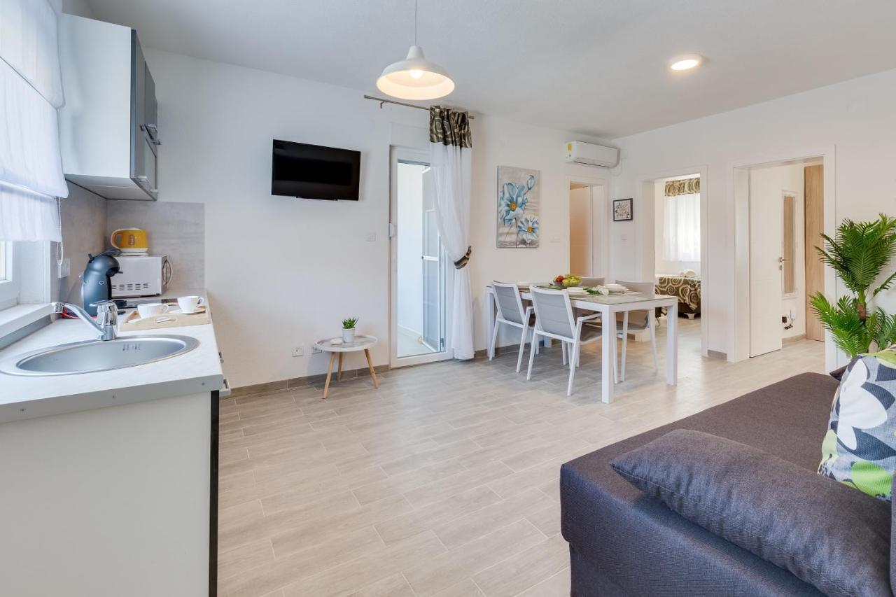 Apartmani Kastelina Vir Ngoại thất bức ảnh