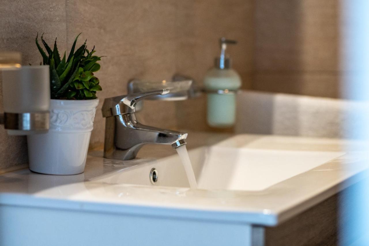 Apartmani Kastelina Vir Ngoại thất bức ảnh